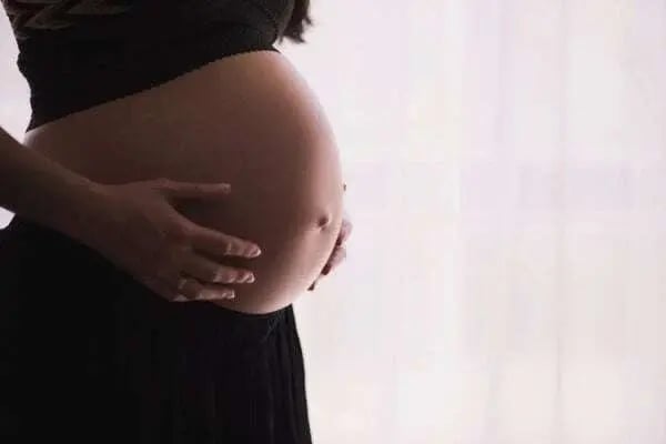 belly-button-birth-family-57529-600x400-2