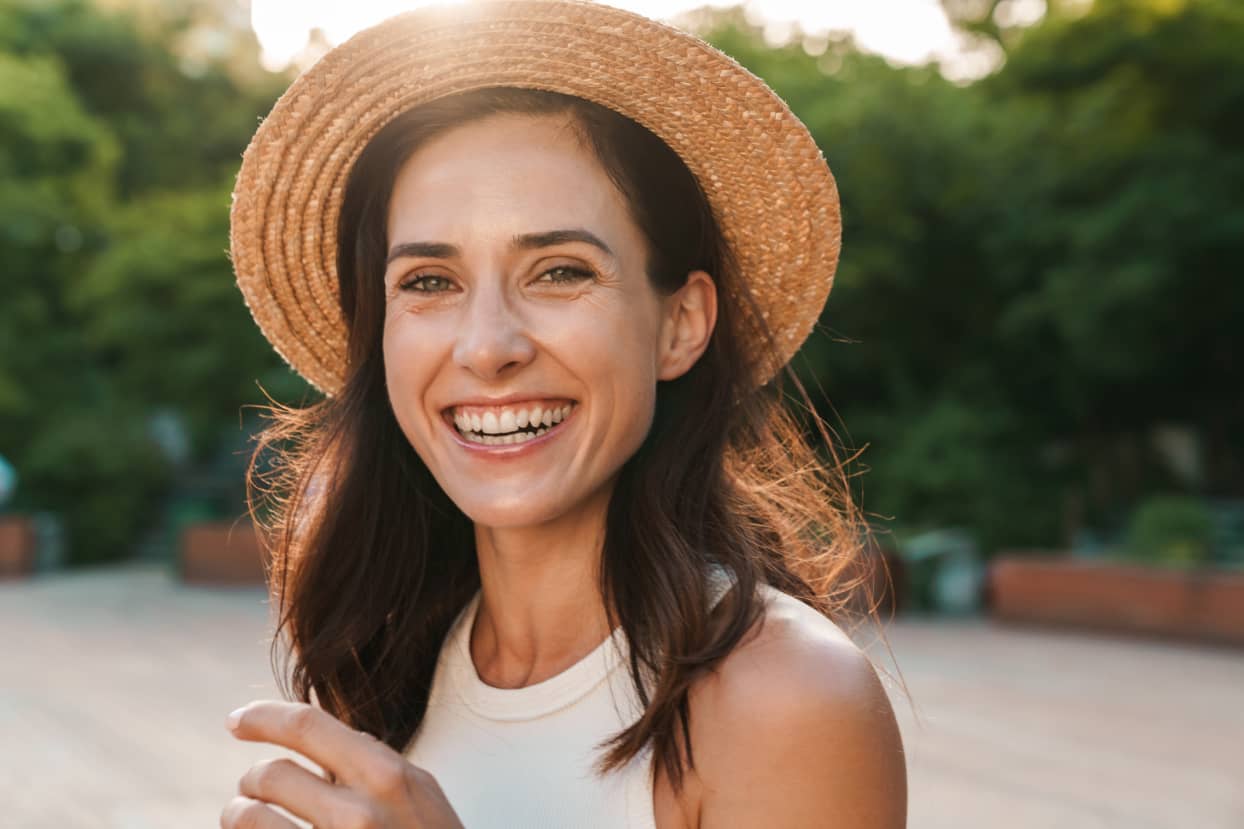 image-of-beautiful-middle-aged-woman-laughing-and--P7GU9JS