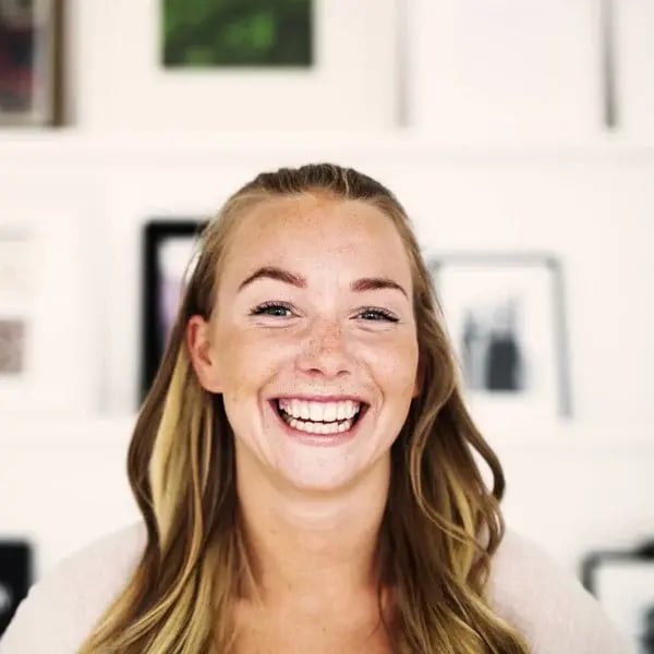 portrait-of-young-woman-smiling-HKGRDAJ-min cropped