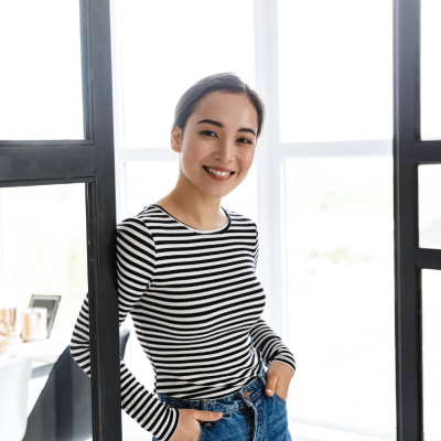 smiling-attractive-young-asian-woman-FEDLNZ3-min cropped