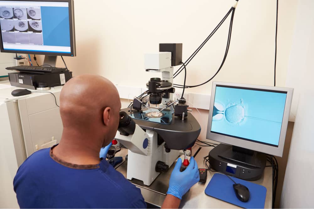 tech performing genetic history screening