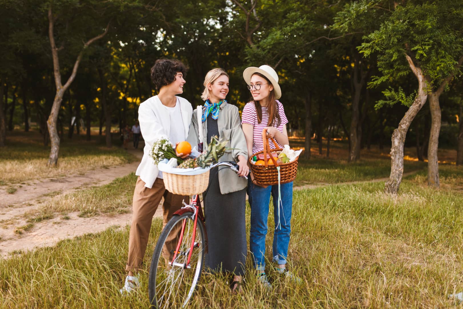 group-of-pretty-girls-with-bicycle-and-basket-full-RXSMFT9