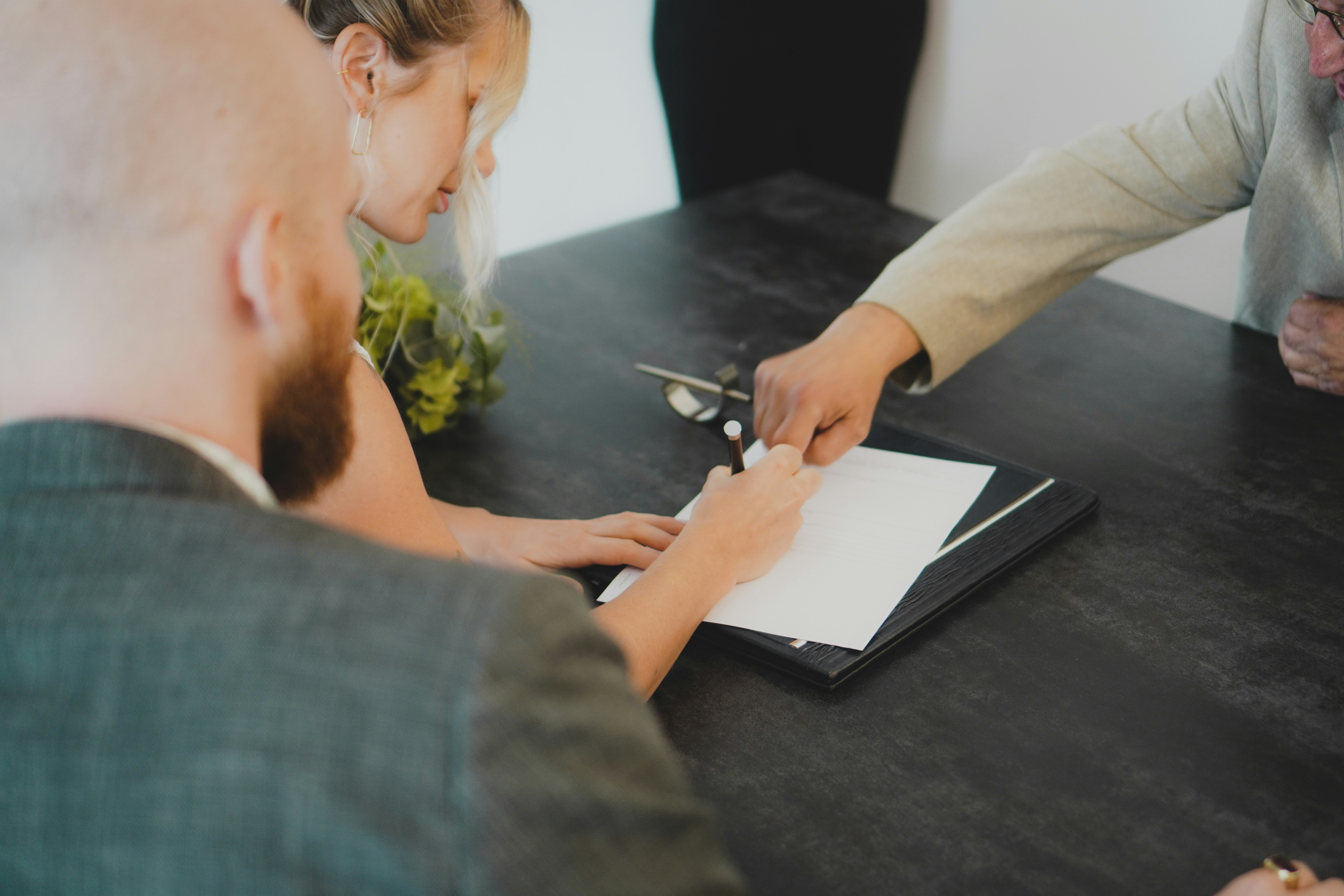 Essential Elements of a Strong Surrogacy Contract